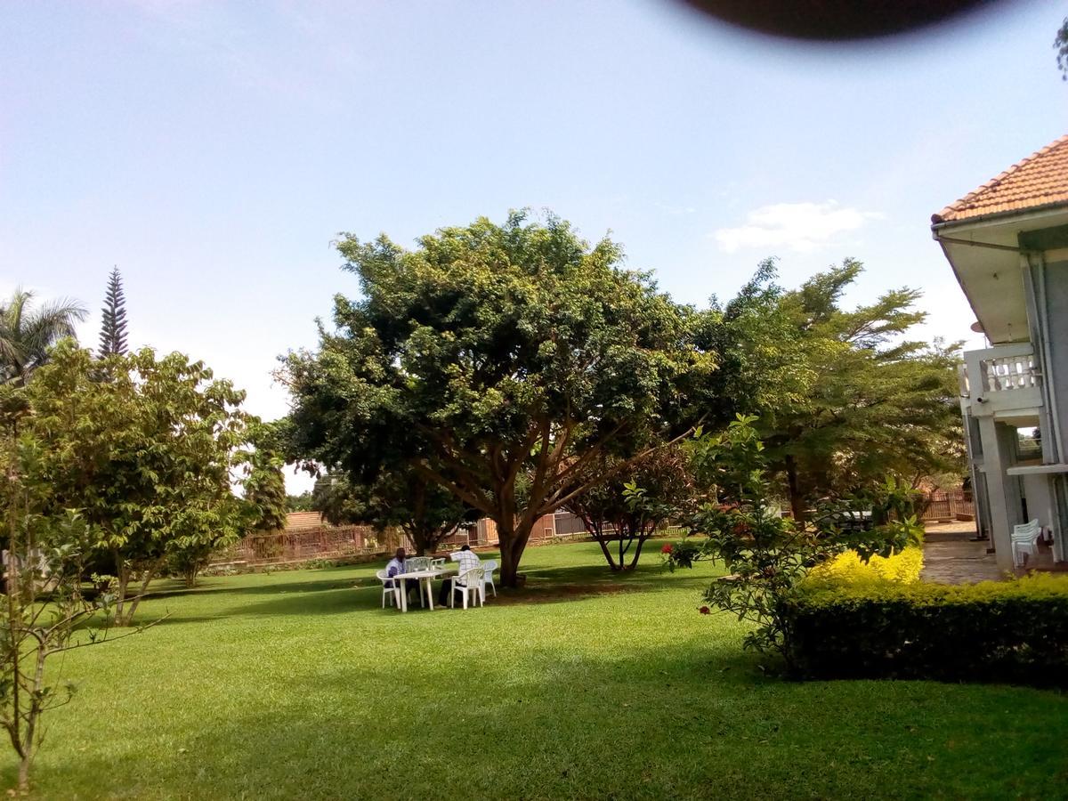 Skyway Hotel Entebbe Bagian luar foto